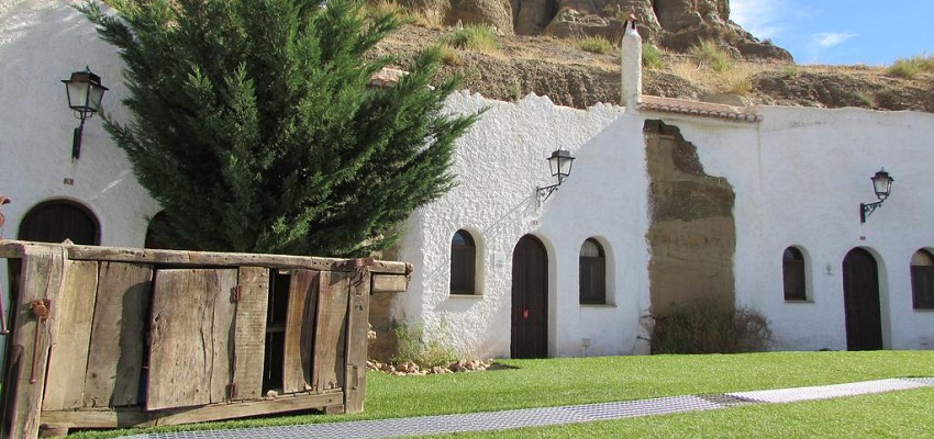 Guadix (Granada): hotel cueva con detalle y opción a menú y spa desde sólo 21€