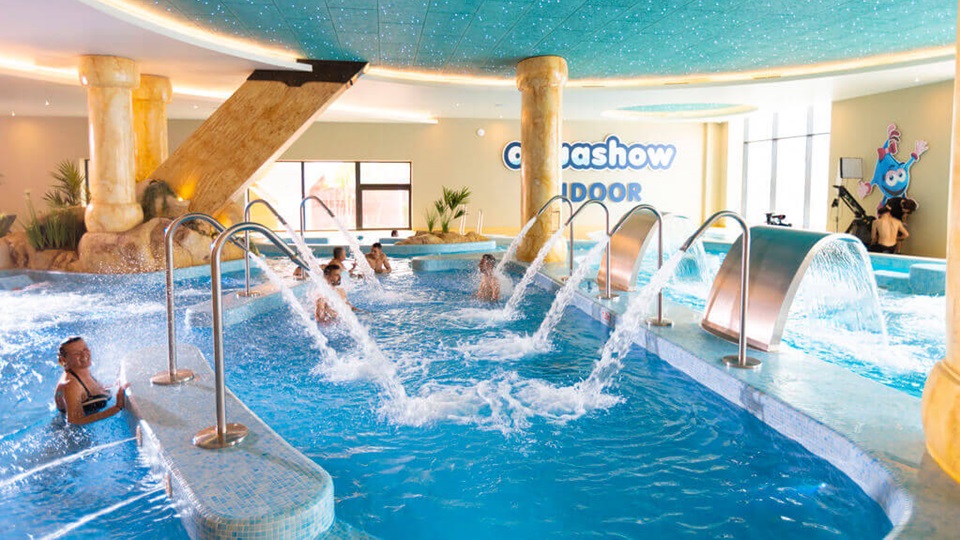 aquashow-indoor-2 Aquashow Park Indoor entradas 2x1 Aquashow Park Family Park. Descuentos parque cubierto Aquashow Park Family Park 2x1 entradas baratas Aquashow Park Indoor parque acuático cubierto abierto todos los días. Aquashow parque acuático cubierto Portugal. Ofertas Aquashow Park Quarteira hotel + entradas parque acuático cubierto Aquashow Park Algarve.