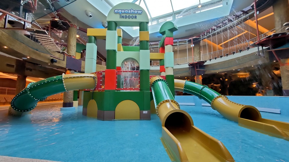 aquashow-indoor-4 Aquashow Park Indoor entradas 2x1 Aquashow Park Family Park. Descuentos parque cubierto Aquashow Park Family Park 2x1 entradas baratas Aquashow Park Indoor parque acuático cubierto abierto todos los días. Aquashow parque acuático cubierto Portugal. Ofertas Aquashow Park Quarteira hotel + entradas parque acuático cubierto Aquashow Park Algarve.