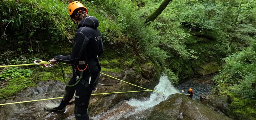 Barranquismo en Arriondas disfruta del descenso de barrancos adaptado a tu nivel 🧗